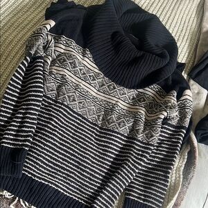 Black and Gray Patterned Women's Sweater